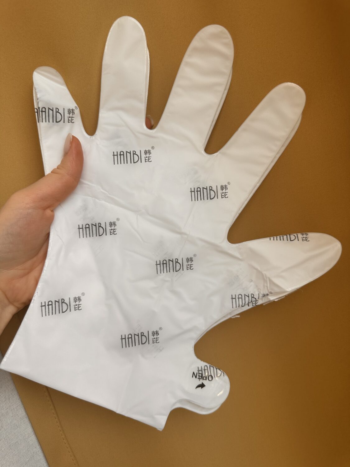 Маска- перчатка для рук Hanbi омолаживающая c молоком