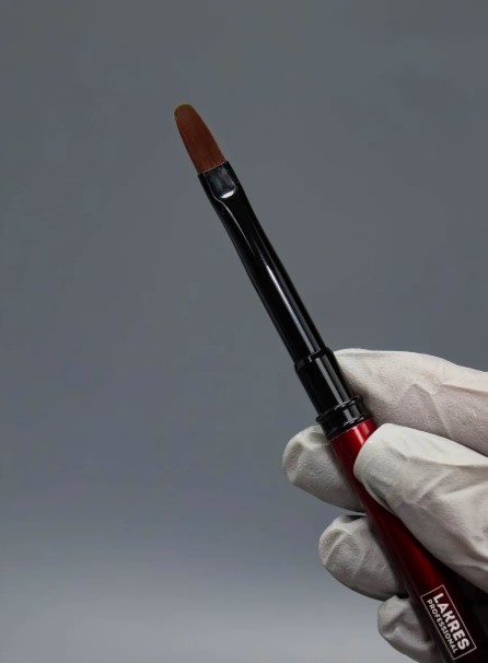 Кисть Lakres «Язычок» Vamp с колпачком