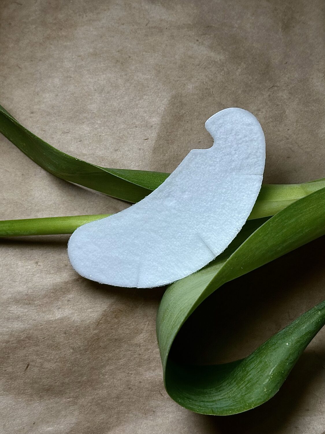 Патчи под глаза с вырезом для наращивания и окрашивания ресниц 1 пара