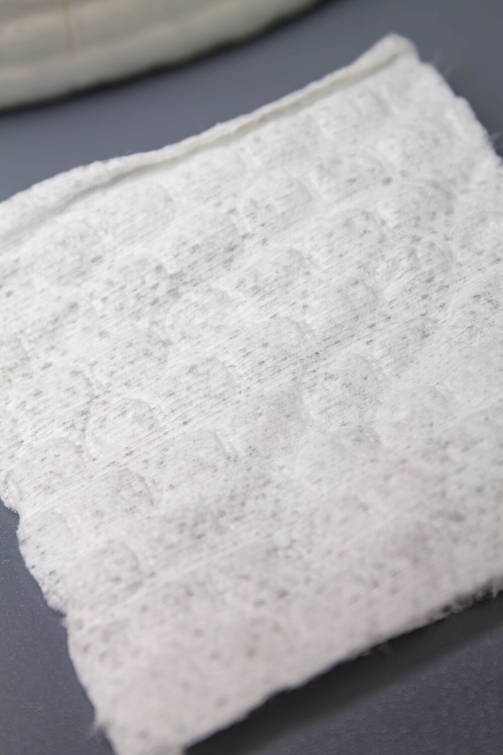 «Самые лучшие» Салфетки безворосовые в рулоне с перфорацией  1000 штук ( структура соты)