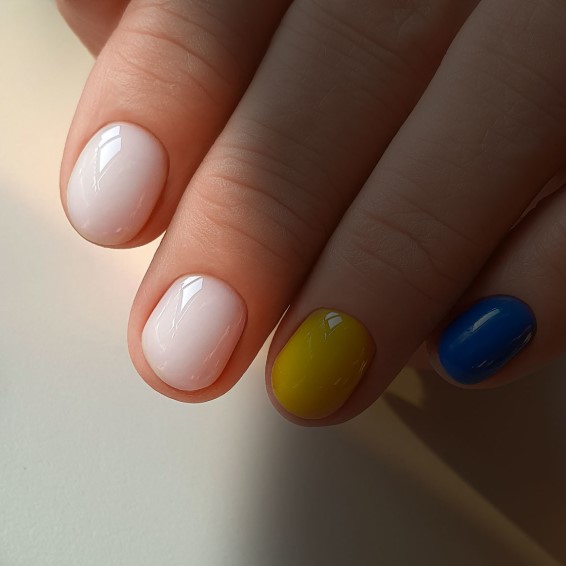 BSG Цветная жесткая база Colloration Hard №10 (20 мл)